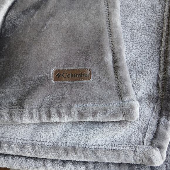 Columbia Super Soft Plush Throw Blanket Boulder dark gray 50 x 60 inches grey - Picture 13 of 13